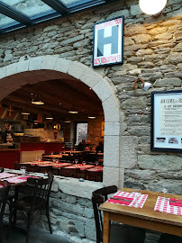 Atmosphère du Restaurant Les Bonnets Rouges - Ar Bonedoù Ruz à Carhaix-Plouguer - n°8