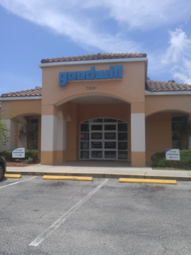 Used Book Store «Goodwill Manasota Bookstore - Bradenton», reviews and photos, 7200 55th Ave E, Bradenton, FL 34203, USA