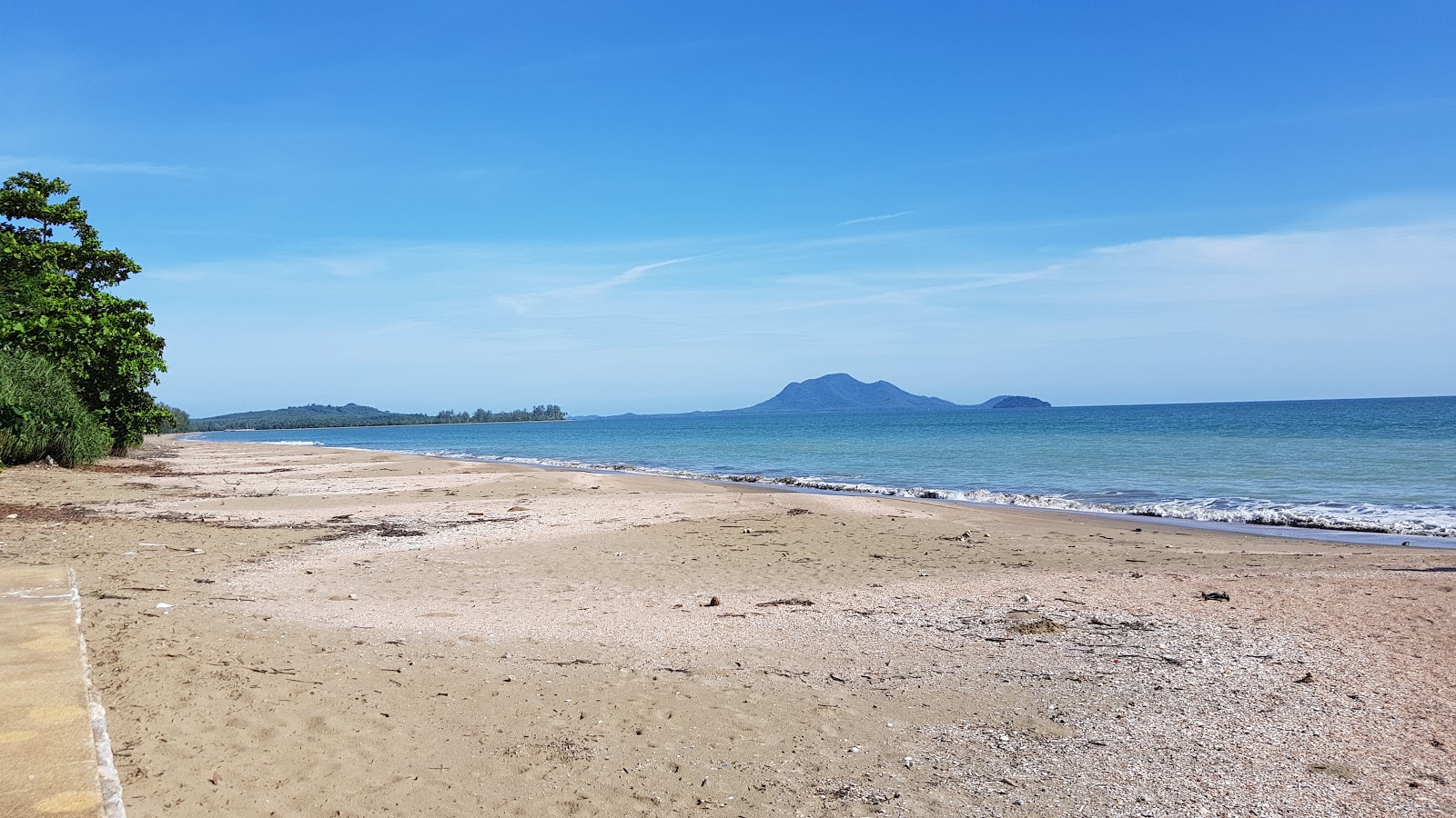 Fotografija Long Beach z svetel pesek površino