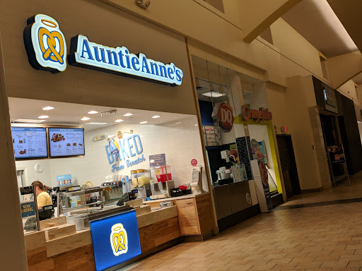 Shopping Mall «Summit Mall», reviews and photos, 3265 W Market St, Fairlawn, OH 44333, USA