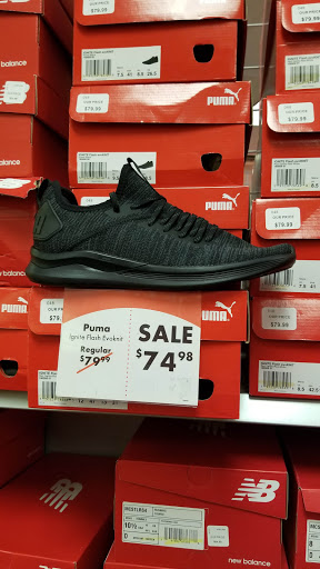 Shoe Store «Shoe Carnival», reviews and photos, 4835 W 77th St, Burbank, IL 60459, USA