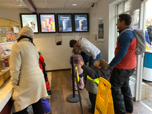 Ice Cream Shop «Haagen-Dazs Ice Cream Shop», reviews and photos, 675 Lionshead Pl, Vail, CO 81657, USA