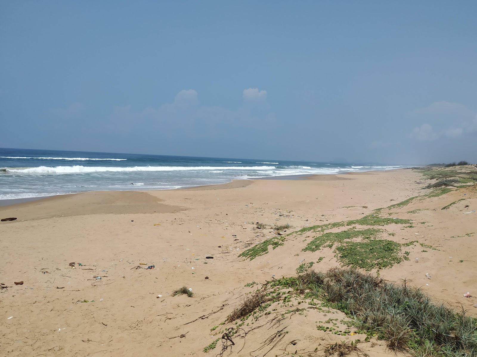 Foto av Thanthadi Beach med lång rak strand