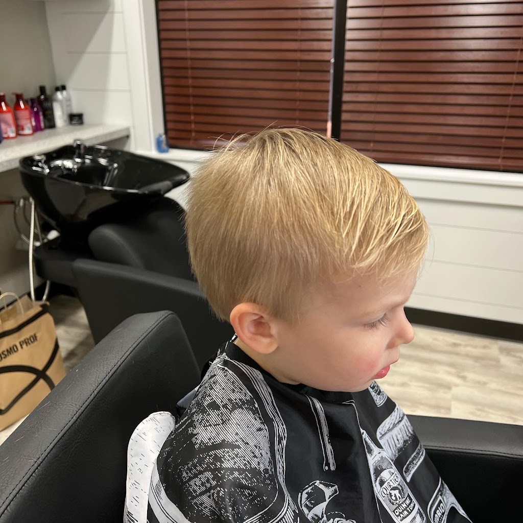 Kelly Fowler at Salon Suites 27312