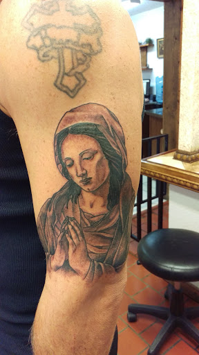 Tattoo Shop «Untouchable Ink», reviews and photos, 204 S Spring Garden Ave, DeLand, FL 32720, USA