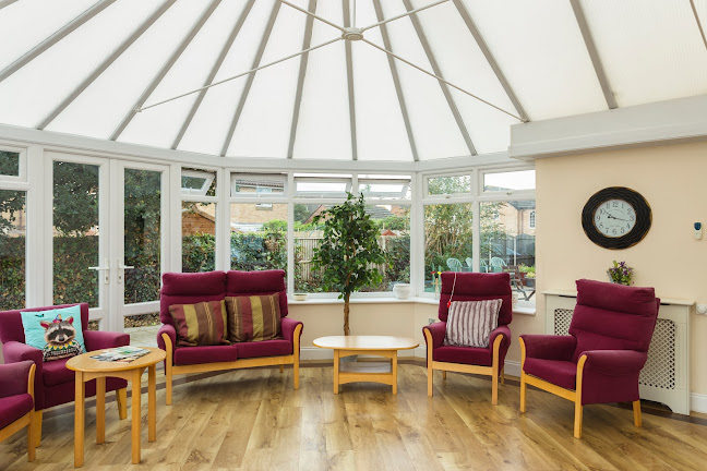 ✅ LOGANBERRY LODGE CARE HOME COLCHESTER - Runwood Homes Senior Living | Care Homes Colchester | Dementia Care | Residential Care | Respite - Retirement home