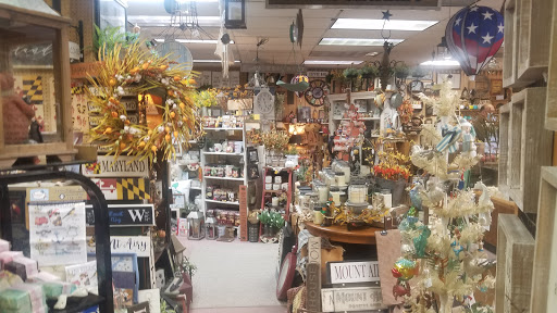 Collectibles Store «Ben Gue Antiques & Gifts», reviews and photos, 4 S Main St, Mt Airy, MD 21771, USA