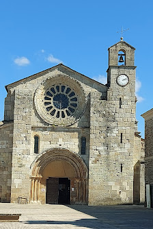 Monasterio de Santa María de Meira Praza do Concello, s/n, 27240 Meira, Lugo, España