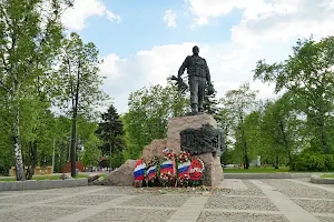Internationalist Soldiers Monument image