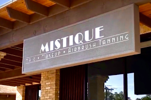 Mistique Salon image