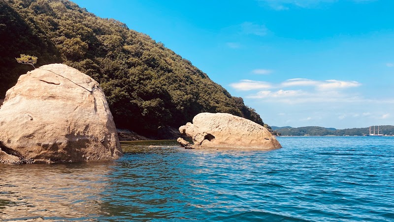 本島亀岩