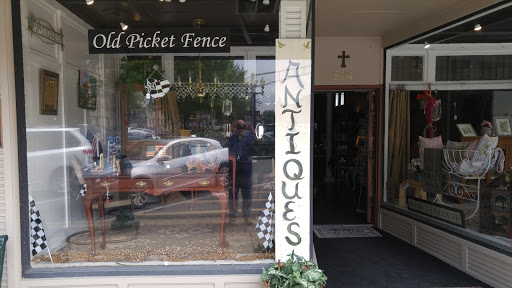 Old Picket Fence, 894 Logan St, Noblesville, IN 46060, USA, 