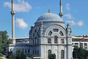 Dolmabahçe Mosque image