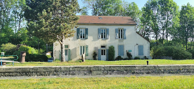Maison d'hôtes - CHEZ D'EAU à Marigny-le-Cahouët