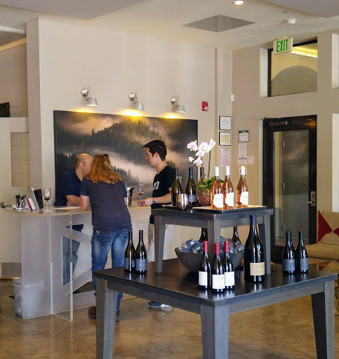 Wine Bar «La Crema Tasting Room», reviews and photos, 235 Healdsburg Ave, Healdsburg, CA 95448, USA