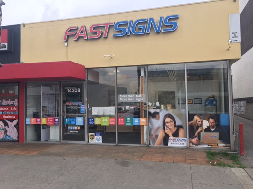 FASTSIGNS image