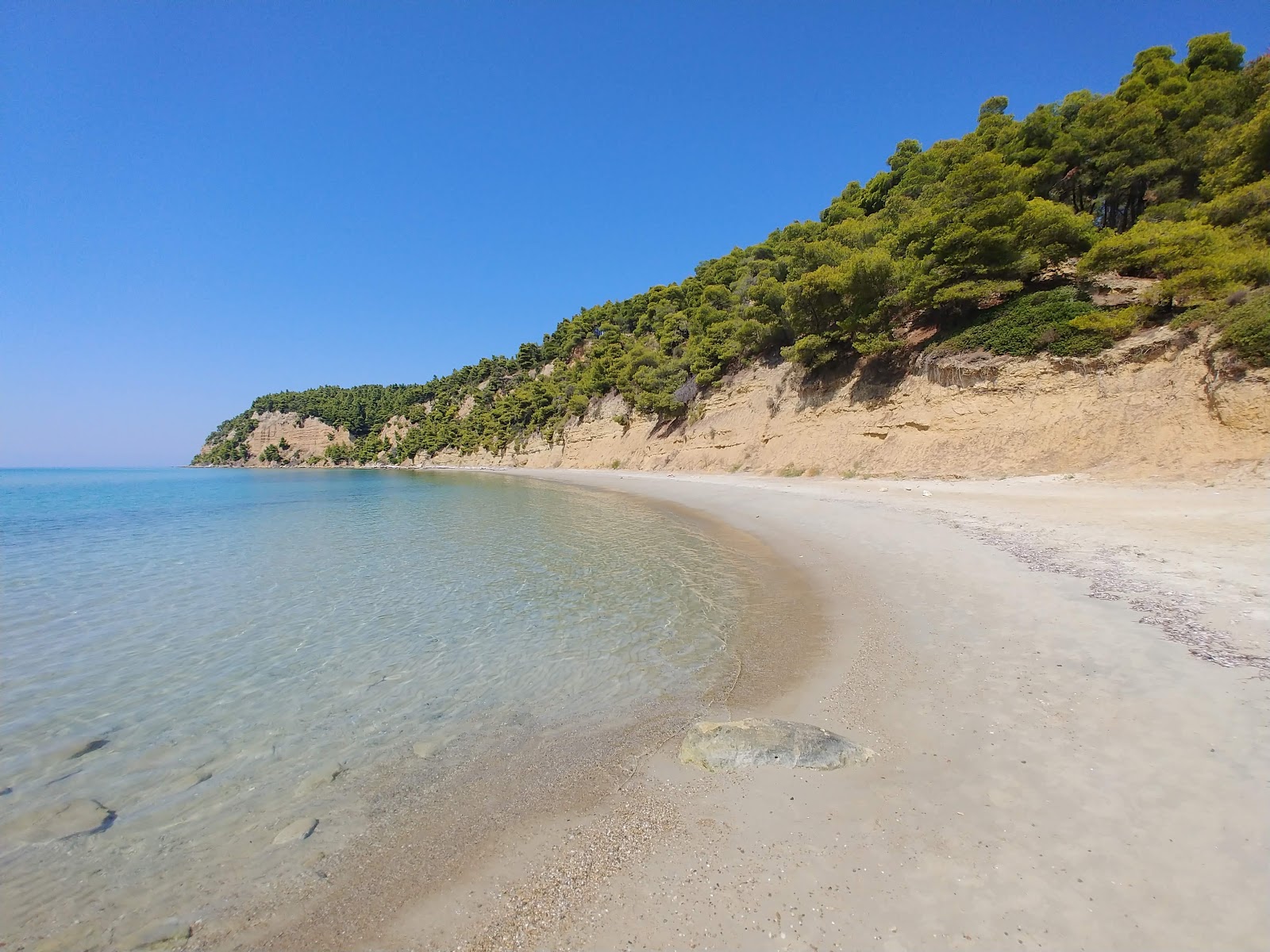 Fotografie cu Simantra beach - locul popular printre cunoscătorii de relaxare