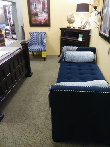 Furniture Store «Raymour & Flanigan Furniture and Mattress Store», reviews and photos, 410 Reidville Dr, Waterbury, CT 06705, USA