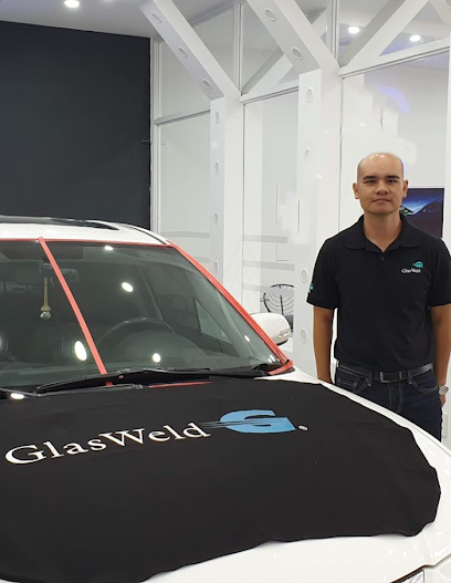 Đánh bóng kính hàn kính ô tô GlasWeld - Công ty Đức Phát