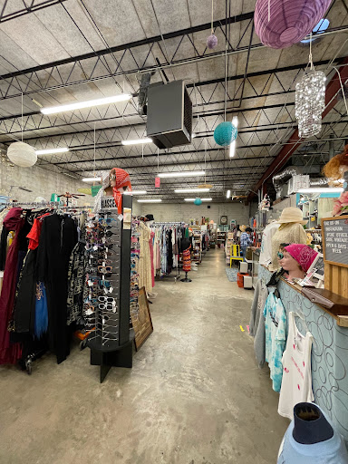 Vintage Clothing Store «The Other Side Vintage», reviews and photos, 607 McDonnell Dr, Tallahassee, FL 32310, USA