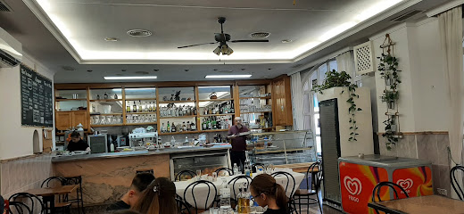 Restaurante Tres Coronas - C. Espronceda, 2, 29640 Fuengirola, Málaga, Spain