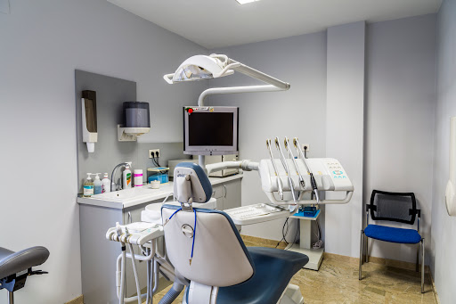 Clínica Dental Juan Manuel Bailón en Los Arcos, Granada