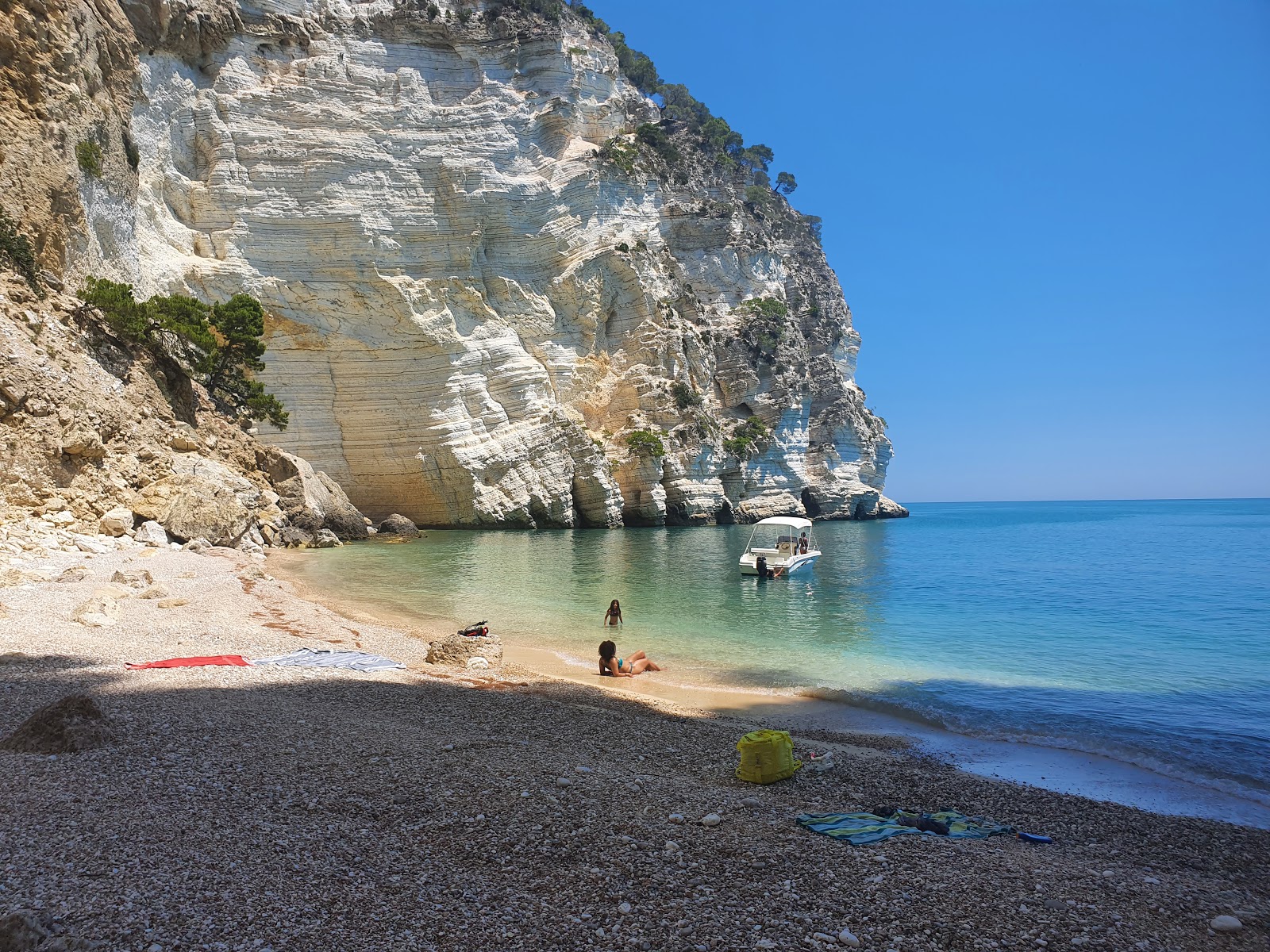 Foto de Cala dell'Aquila con cala pequeña