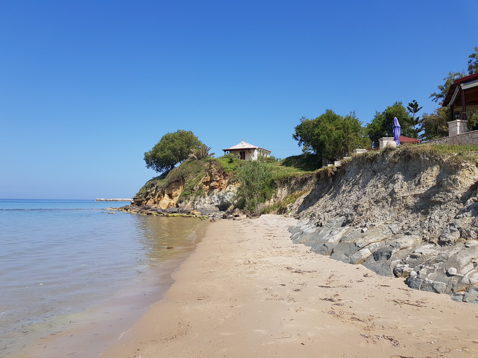 Foto van Psarou beach met turquoise puur water oppervlakte
