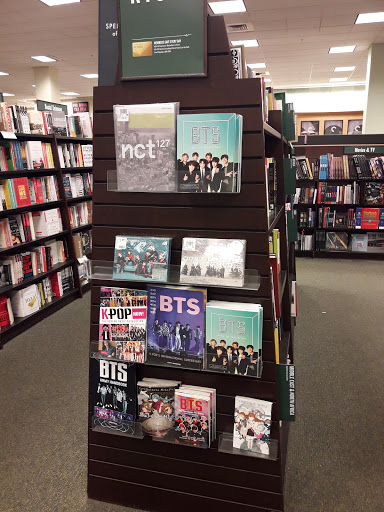Book Store «Barnes & Noble», reviews and photos, 131 Colonie Center #355, Albany, NY 12205, USA