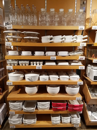 Furniture Store «Crate and Barrel Outlet», reviews and photos, 1700 Prince St, Alexandria, VA 22314, USA