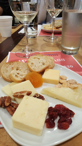 Wine Store «Sunfish Cellars Wine & Spirits», reviews and photos, 803 Sibley Memorial Hwy, St Paul, MN 55118, USA