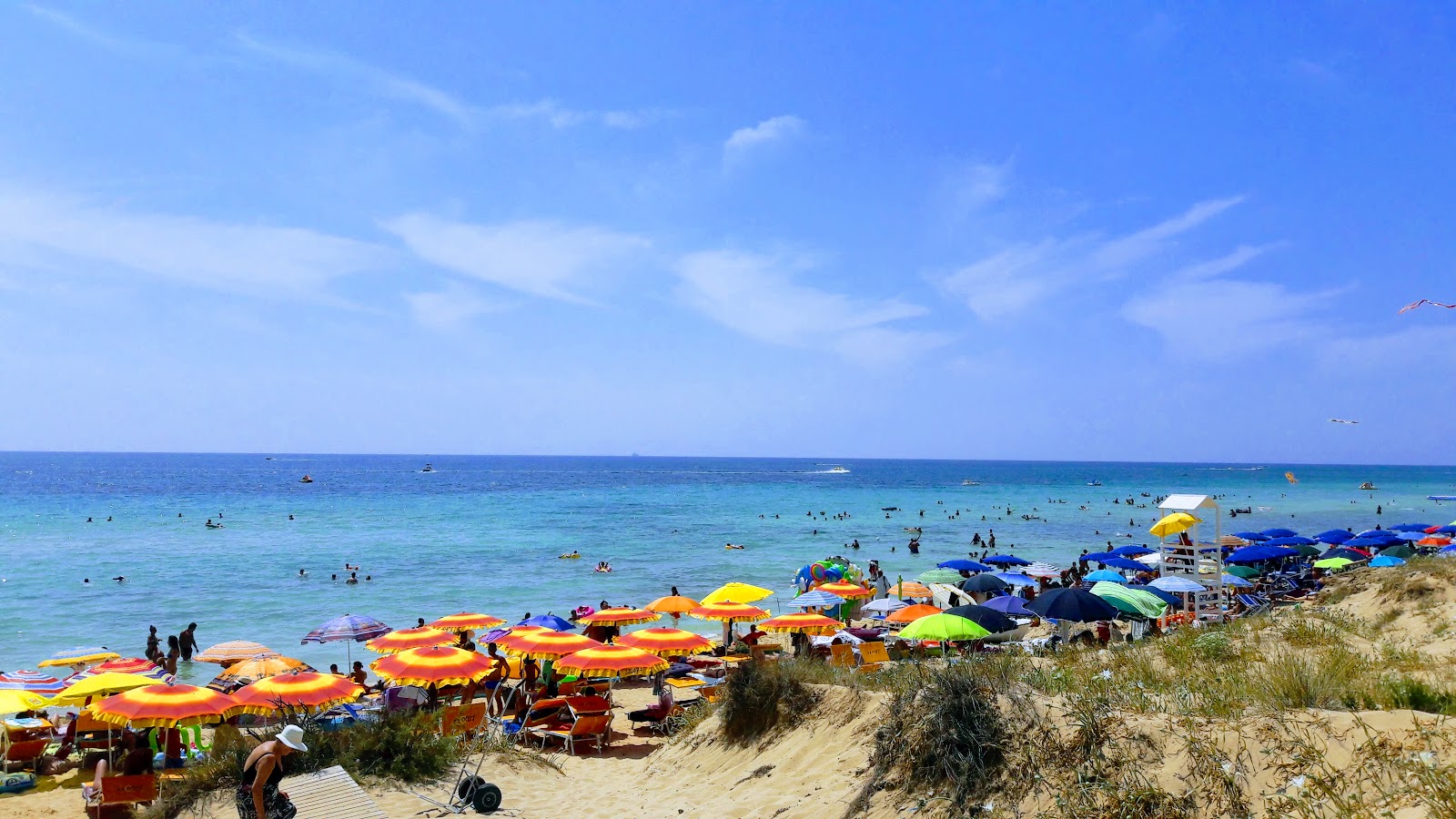 Fotografie cu Plaja Pescoluse - locul popular printre cunoscătorii de relaxare