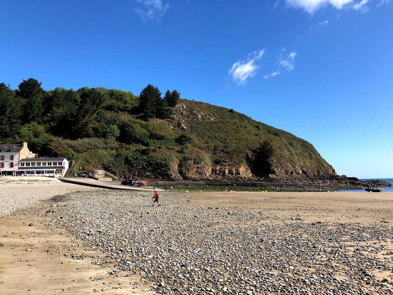 Photo of Palus Beach and the settlement