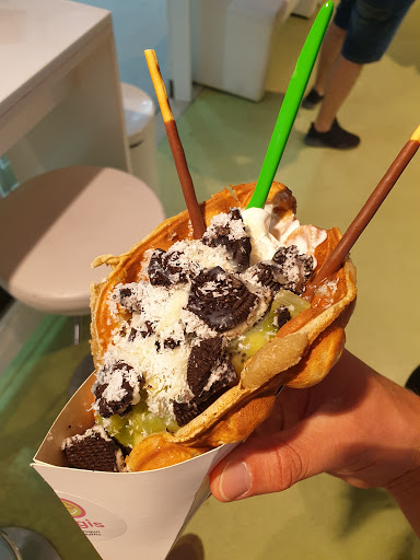 frogis frozen yogurt eis & Eggwaffle / Schokifaktur