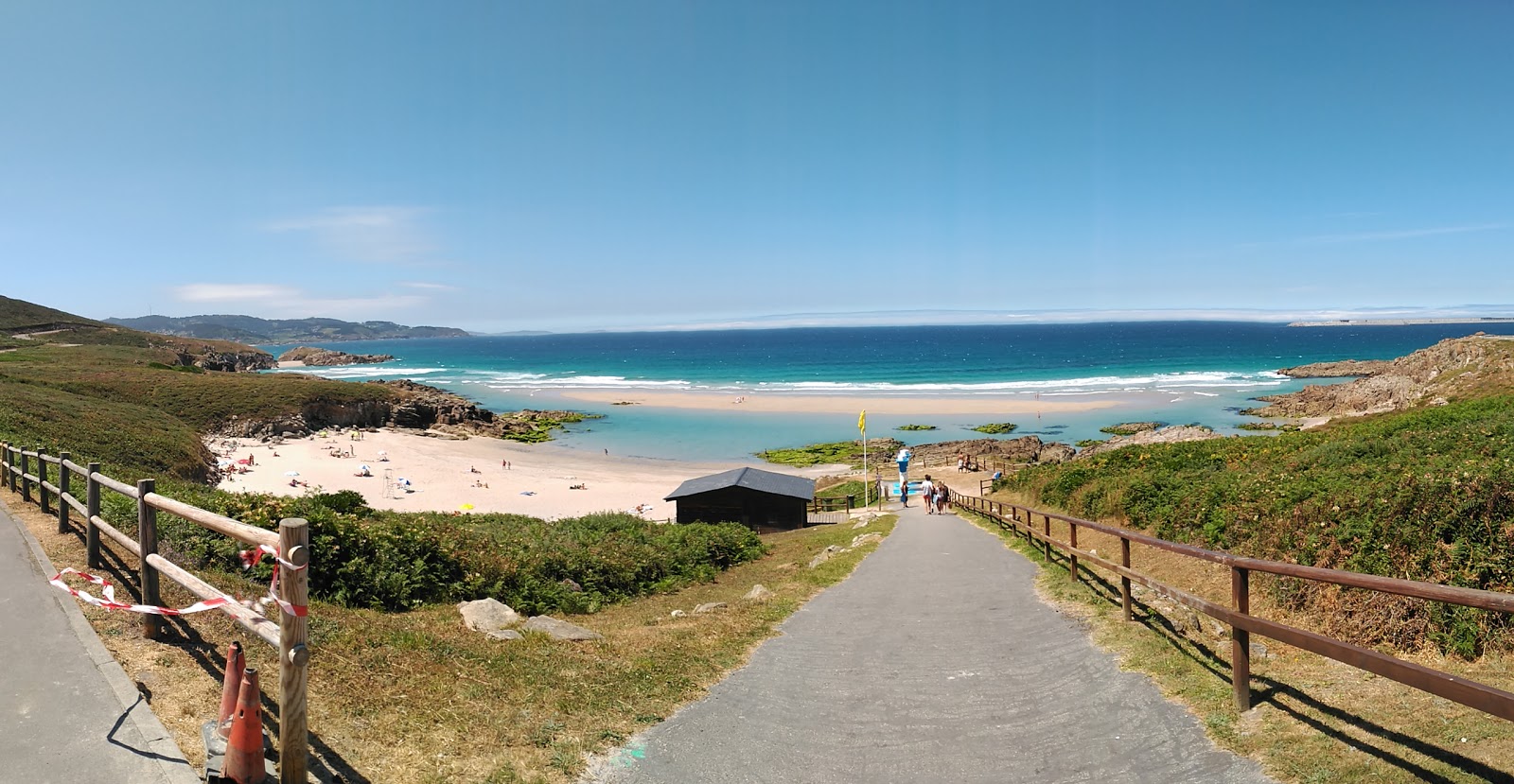 Foto de Praia de Repibelo con arena blanca superficie