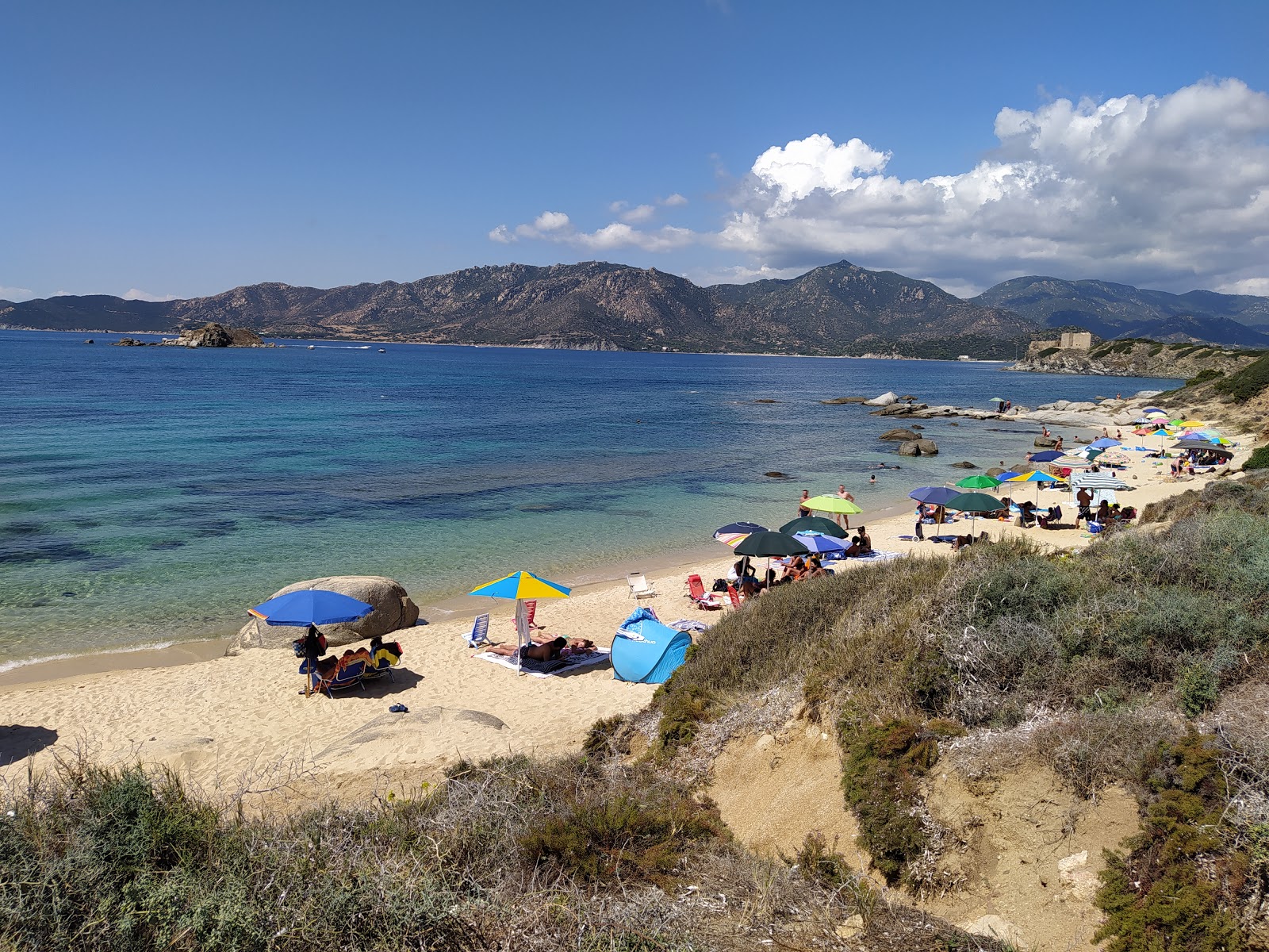 Foto de Playa de Santo Stefano con agua cristalina superficie
