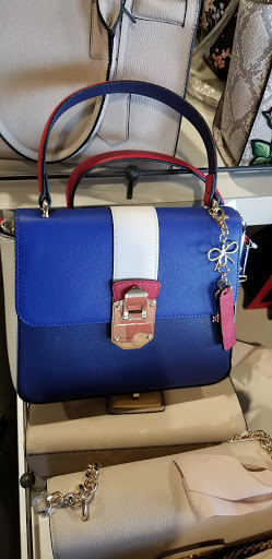 Shoe Store «DSW Designer Shoe Warehouse», reviews and photos, 8502 Eager Rd, Brentwood, MO 63144, USA