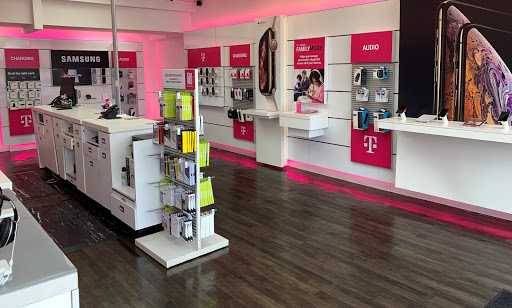 Cell Phone Store «T-Mobile», reviews and photos, 20520 Jamaica Ave, Hollis, NY 11423, USA