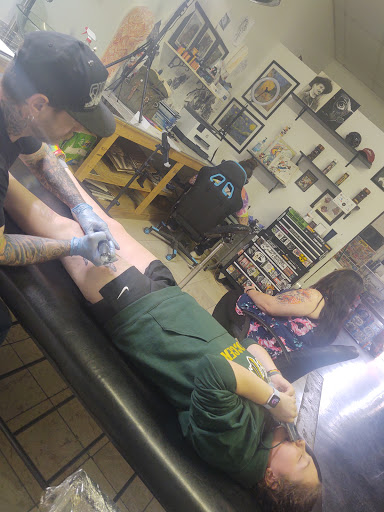 Tattoo Shop «Under the Gun Tattoo Studio», reviews and photos, 3998 Alum Creek Dr, Columbus, OH 43207, USA