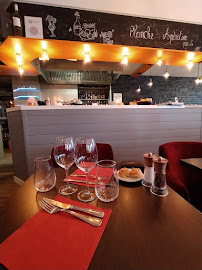 Atmosphère du Restaurant français Restaurant l'Ecu Sens et BAR LOUNGE - n°7