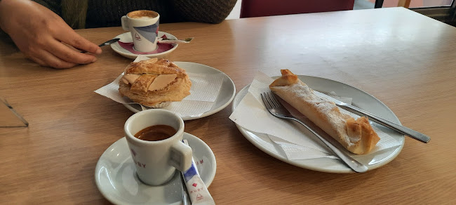 Doka's Pão Quente, Pastelaria, Cafetaria, Salão De Chá. - Padaria