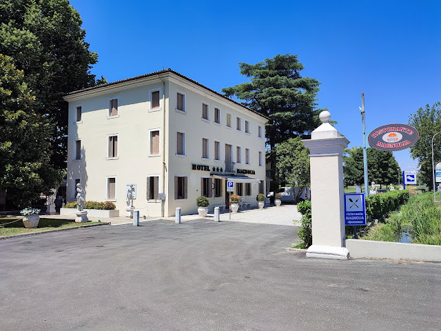 Hotel Magnolia by null