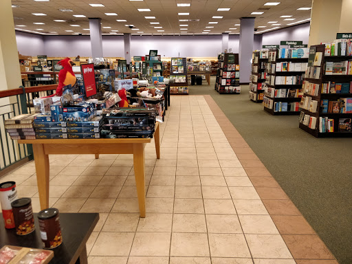 Book Store «Barnes & Noble», reviews and photos, 47 E Chicago Ave, Naperville, IL 60540, USA