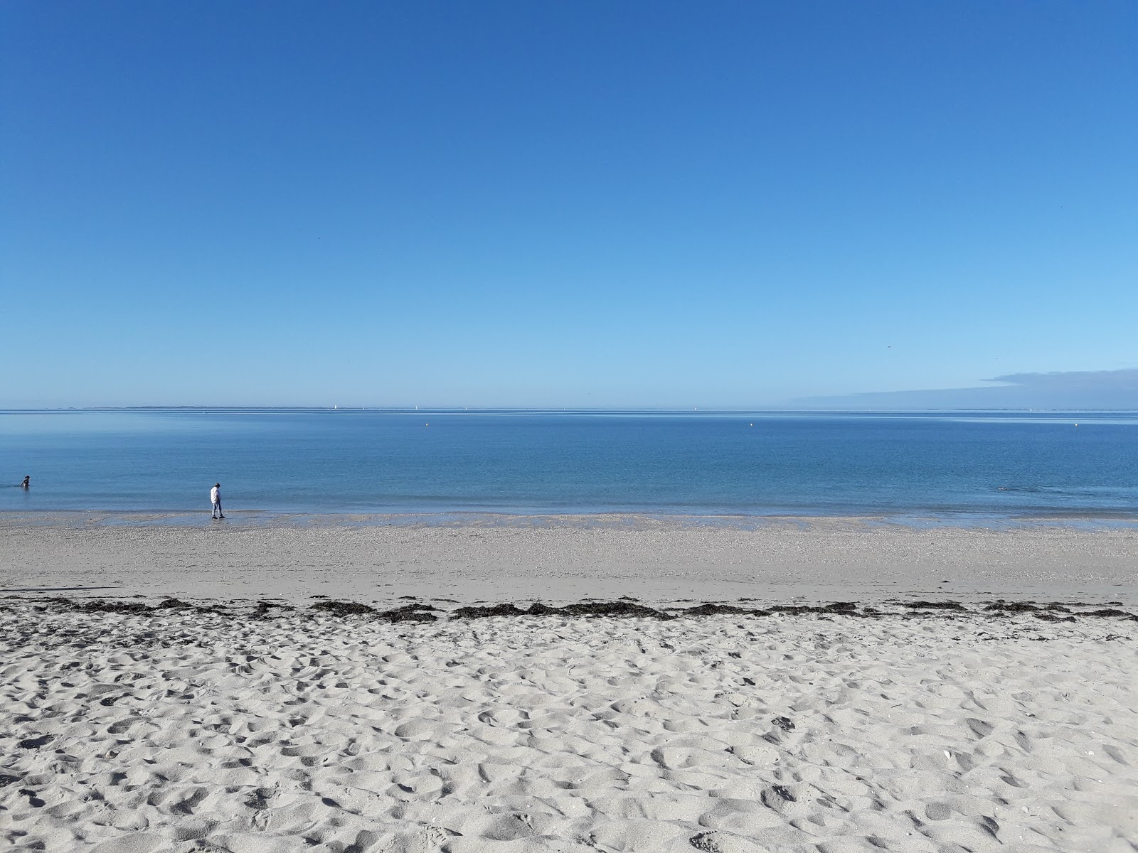 Plage des Govelins的照片 带有宽敞的海湾