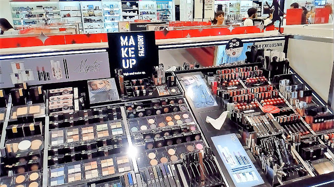 Perfumes & Companhia - Évora Plaza - Perfumaria