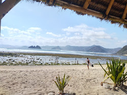 Mawi Small Beach'in fotoğrafı uçurumlarla desteklenmiş
