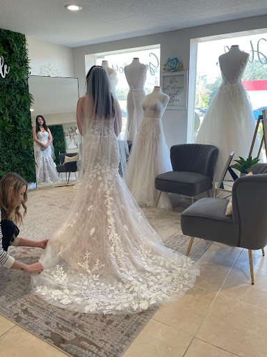 The White Closet Bridal Company, 5915 Memorial Hwy #118, Tampa, FL 33615, USA, 