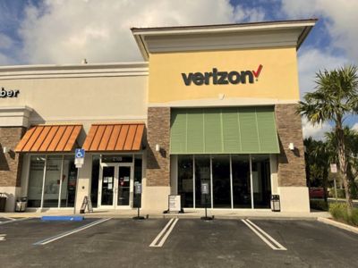 Cell Phone Store «Verizon», reviews and photos, 2105 S University Dr, Davie, FL 33324, USA