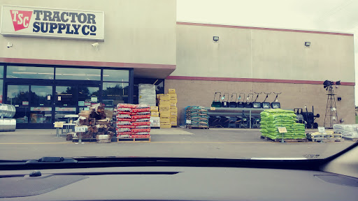 Home Improvement Store «Tractor Supply Co.», reviews and photos, 505 W Central Ave, Springboro, OH 45066, USA