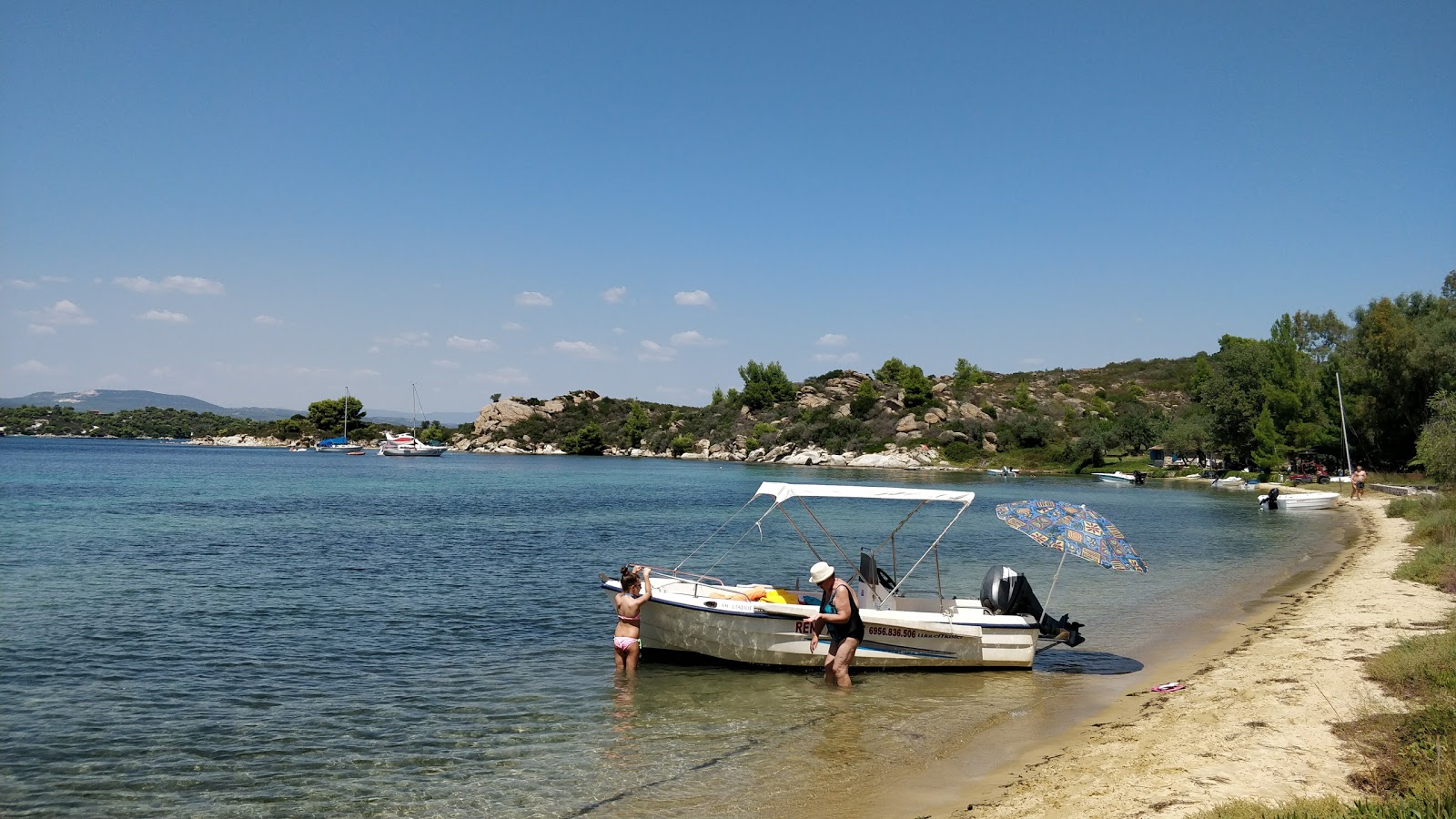 Foto di Diaporos beach III con una superficie del sabbia beige